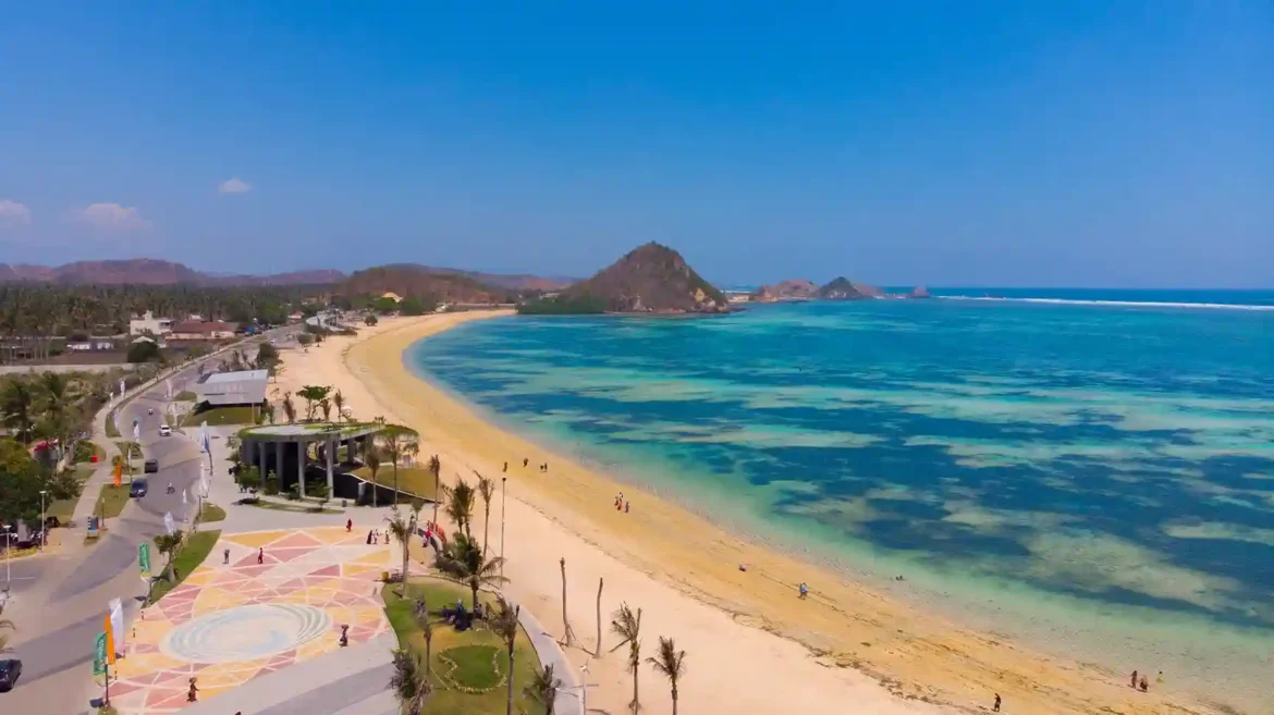Pantai Kuta Lombok: Menyelami Pesona Alam di Mandalika