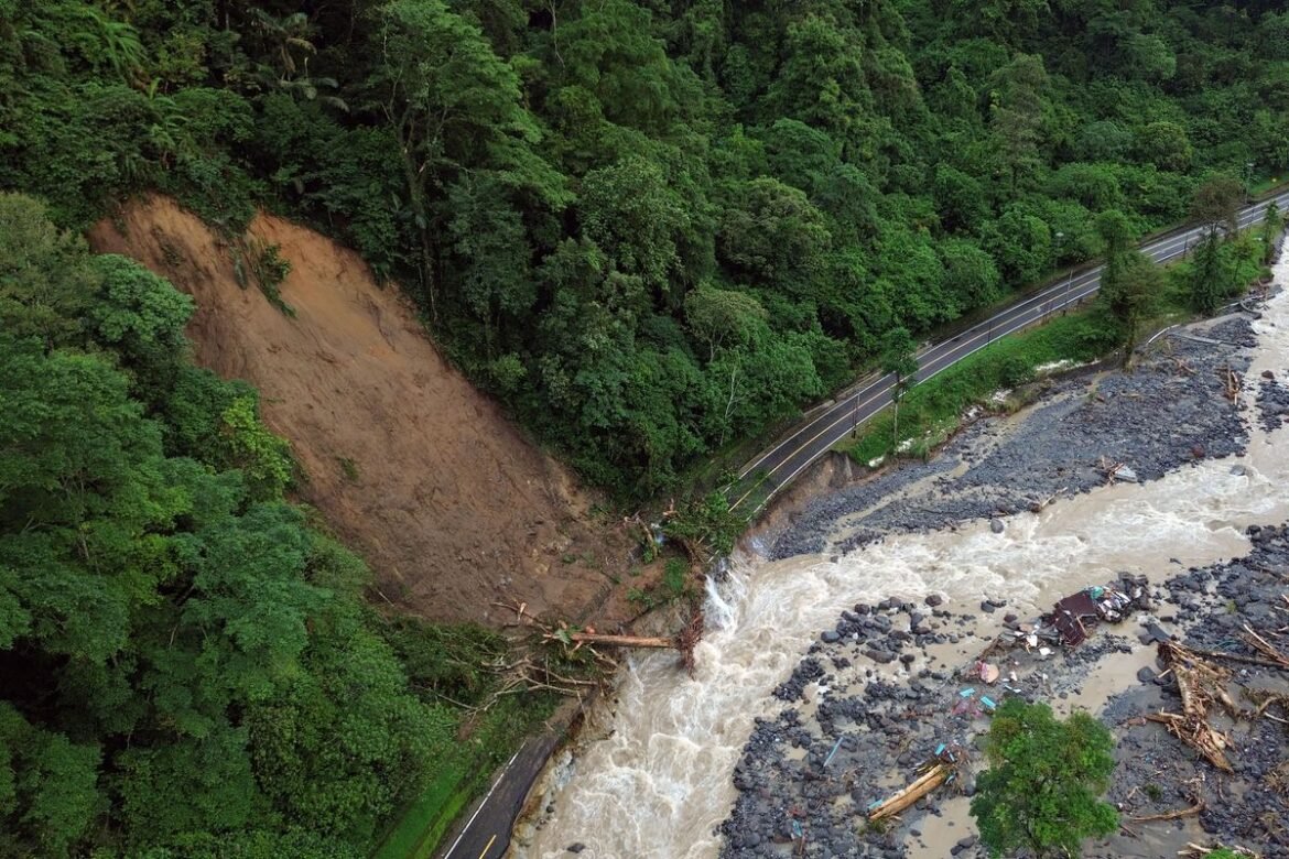 Wisata Lembah Anai